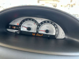 視線移動が少なくてすむセンターメーターはロングランドライブでも疲れにくく、安全運転をサポートしてくれますよ。