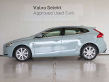 ボルボの中でも最もコンパクトなモデルであるV40 スポーツクーペであるボルボP1800のボディラインを引き継ぎ、若々しいイメージのデザインとなっています