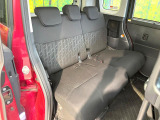 後部座席も気になるようなキズ・汚れやへたり等、大きなダメージはなく、良好な状態です。