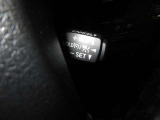 ミリ波レーダーと単眼カメラで、車間距離を保ちながら追従走行を支援するレーダークルーズコントロール。