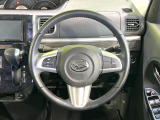 インテリアに合わせたデザインのステアリングは、運転される方のことも考え、運転しやすい形状、大きさです。是非一度、実際に触ってお確かめください。