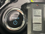 【オペレーションキー】カバンやポケットに入れたままでもドアの施錠・解錠が可能なスマートキーを装備。エンジンのオン・オフ時もカギを取り出す必要が無いからとっても便利です♪