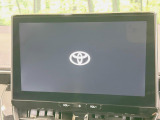 【10.5インチナビ】高級感とインパクトのある大画面ナビを装備。各種オーディオ操作はもちろん、スマホ連携もできる利便性の高いナビです♪