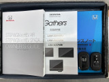 スマートキーは鍵をバッグに入れたままでもドアロックの開閉やエンジンのON・OFFができます。夜間や雨の日も鍵を探さなくて良いので便利です。