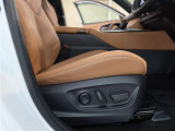 パワーシート搭載。微妙な調整が手軽にでき、ピッタリなポジションで運転することが可能です。