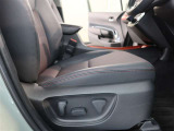 パワーシート搭載。微妙な調整が手軽にでき、ピッタリなポジションで運転することが可能です。