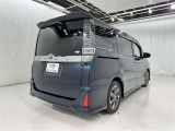 広々とした車内空間に優れた燃費性能。更にデザインも上質で人気のお車です!