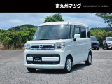 中古車専門再生工場にて熟練専任スタッフが丁寧に清掃、仕上げを実施しております。また、お客様に安心してご検討いただける様、公取協が定める基準に基づき車両検査を実施し、車両状態評価証を発行しております。