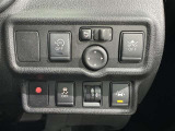 運転席まわりです。 各操作スイッチは使いやすい位置に配置されてます。