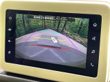 【バックカメラ】駐車時に後方がリアルタイム映像で確認できます。大型商業施設や立体駐車場での駐車時や、夜間のバック時に大活躍!運転スキルに関わらず、今や必須となった装備のひとつです!