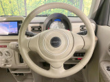 インテリアに合わせたデザインのステアリングは、運転される方のことも考え、運転しやすい形状、大きさです。是非一度、実際に触ってお確かめください。
