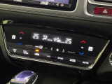 【左右独立型フルオートエアコン】運転席と助手席でそれぞれお好みの温度に設定可能。同乗者にも配慮した、快適な空調をお届け致します。