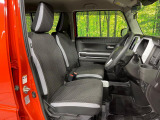 運転席まわりには十分なスペースがあり、大柄な方でもゆったり運転していただける環境です。