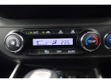 ★エアコンはオートタイプが装着済みです!オートモードにしておけば、車内温度を設定するだけで風の料や吹き出し口の切り替えを機械が行ってくれます!一年中快適な環境を作れますよ♪