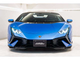 ヘッドライトサイドの特徴的なY字シェイプの造形は、限定車シアンからのインスピレーション
