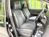 運転席まわりには十分なスペースがあり、大柄な方でもゆったり運転していただける環境です。