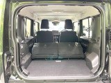 普段のお買い物や通勤、送迎等に十分な荷室スペースを確保しております。セカンドシートを倒すと、大きな荷物の積載も可能です♪
