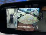 【バックカメラ】運転席から画面上で安全確認ができます。駐車が苦手な方にもオススメな便利機能です。