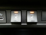 運転席と助手席には寒い時にうれしいシートヒーターが装備されてます。