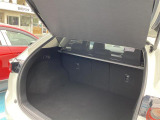 リアの荷室は、トノカバーで外部の目から守れます。