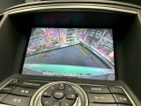 【バックカメラ】運転席から画面上で安全確認ができます。駐車が苦手な方にもオススメな便利機能です。