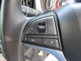 ステアリングにはさまざまなスイッチが付いておりますので運転しながらの操作も楽ちんです♪