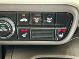 運転席/助手席シートヒーターで寒い日もすぐに温かくなり快適に過ごせます。2段階の温度調整が可能です