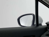 【ブラインドスポットモニター】巻き込み事故防止や、車線変更時の事故も予防します。