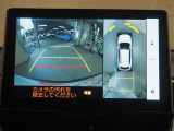 パノラミックビューモニター付きです。車両を上から見たような映像をディスプレイオーディオ画面に表示。運転席からの目視だけでは見にくい、車両周辺の状況をリアルタイムでしっかり確認できます。