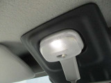 LEDのルームランプで明るいです。