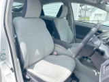 運転席まわりには十分なスペースがあり、大柄な方でもゆったり運転していただける環境です。