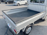 積み下ろしのしやすいデッキにはたっぷりと荷物を積み込んでいただけます。遊びから仕事まで、様々なシーンで頼れます♪