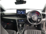 デザインもよく、居心地のよい運転席ですね。分かりやすいスイッチ類ですから操作もしやすく運転をサポートします。ぜひご来店いただき、実際にお座りいただいてステアリングを握ってみてください!