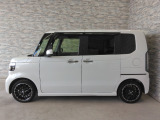 オプションになりますが、ボディーコーティングもご用意しております。新車の輝きに近づき、洗車などのお手入れも楽になりますよ。