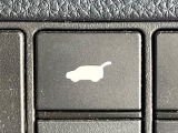 【パワーバックドア】スマートキーや運転席のボタンを押すだけでリアゲートが自動で開閉します!荷物を持っている時や、高い位置にあるバックドアを閉める際に便利な機能です♪