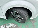タイヤサイズは205/50R17です。日産純正アルミ装着です☆
