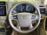 【純正革巻きステアリング】上質な革を使用することで、手にしっかり馴染みとても運転しやすいハンドルです♪