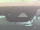 【i-ACTIVESENSE】走行中に前方の車両等を認識し、衝突しそうな時は警報とブレーキで衝突回避と被害軽減をアシスト。より安全にドライブをお楽しみいただけます。