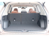 車体構造の見直しや、新型パワーリヤゲートの採用により、荷室幅および荷室開口部を拡大。サイズの大きな荷物の出し入れがしやすくなっております。