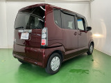 後席の窓には外から車内が見えにくくなるプライバシーガラスを採用。周りを気にせずリラックスして過ごせます
