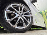 【TRD19インチアルミホイール】外観にマッチしたアルミホイールを装着しております。各種アルミホイールや、スタッドレスタイヤも取扱いしております。是非ご相談ください♪