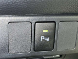 コーナーセンサーを車の前後に装備。障害物までの距離に応じて警告音を変えてお知らせ。縦列駐車時や駐車場・車庫などでの取り回しをサポートします。詳細は販売店スタッフまでおたずねください。
