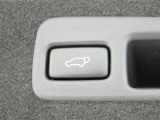 ワンタッチでバックドアが開閉。便利なパワーバックドア付きです!
