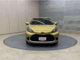 お車購入のポイントとなるフロントマスクです!シャープな目つきが印象的なデザインのヘッドランプです。