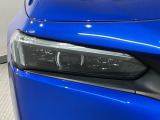 LEDヘッドライトは、点灯の瞬間から最大光量を発揮し、突然暗くなるトンネルなどでの安定感を高めます。