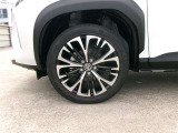 18インチ純正アルミホイール。路面に近いホイール部分は特に目立ちますし、車のイメージも大きく変わりますよ!
