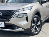 【シーケンシャルターンランプ付きLEDヘッドライト】人気の『流れるウィンカー』付きのLEDヘッドライトを装備♪高級感はもちろん、点灯時は存在感たっぷりで他車からも認識されやすく安心です。