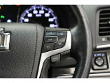機能性溢れる運転席まわり。使いやすいスイッチ類の配置で運転中のストレスを軽減し楽しくドライブできますよ。