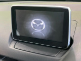 【マツダコネクトナビ】車内の雰囲気にマッチした一体型タイプのナビ。各種車輌設定やBluetooth再生等、様々な機能が楽しめます。直感的なダイヤル操作が可能で、使い勝手も良好です。