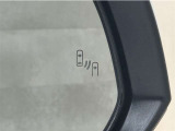 車線変更時の後方確認をアシストしてくれるブラインドスポットモニター!ドアミラーの死角を検知してくれるから車線変更もスムーズです。